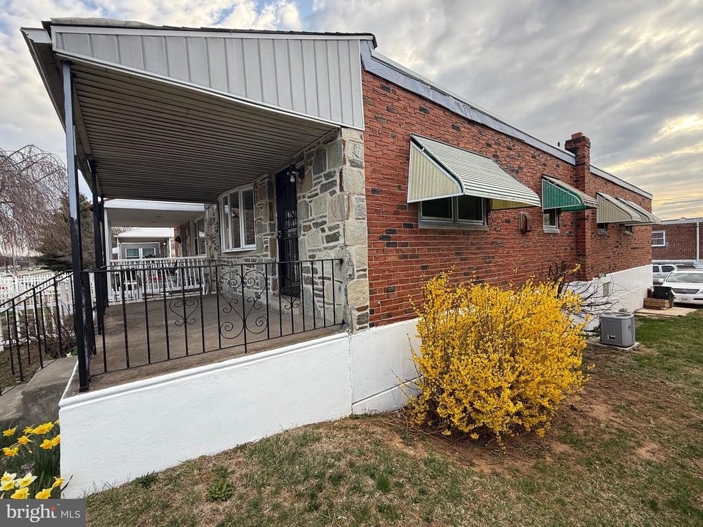 8835 E Roosevelt Boulevard - Photo 2