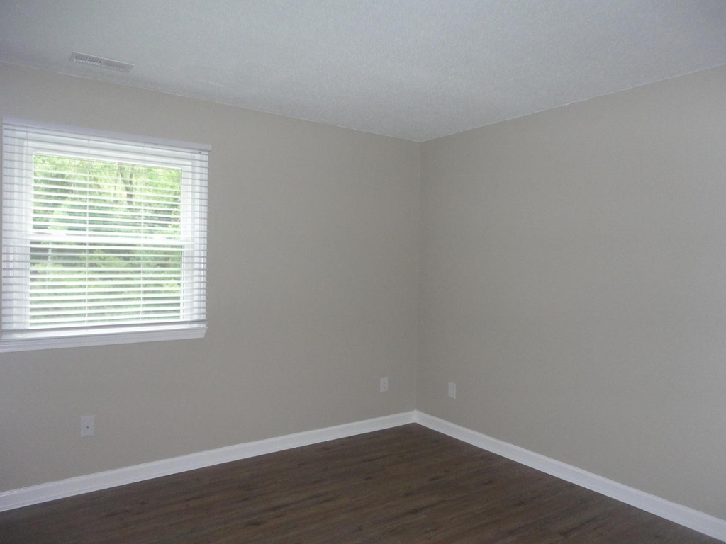 137 W Barbee Street - Photo 4
