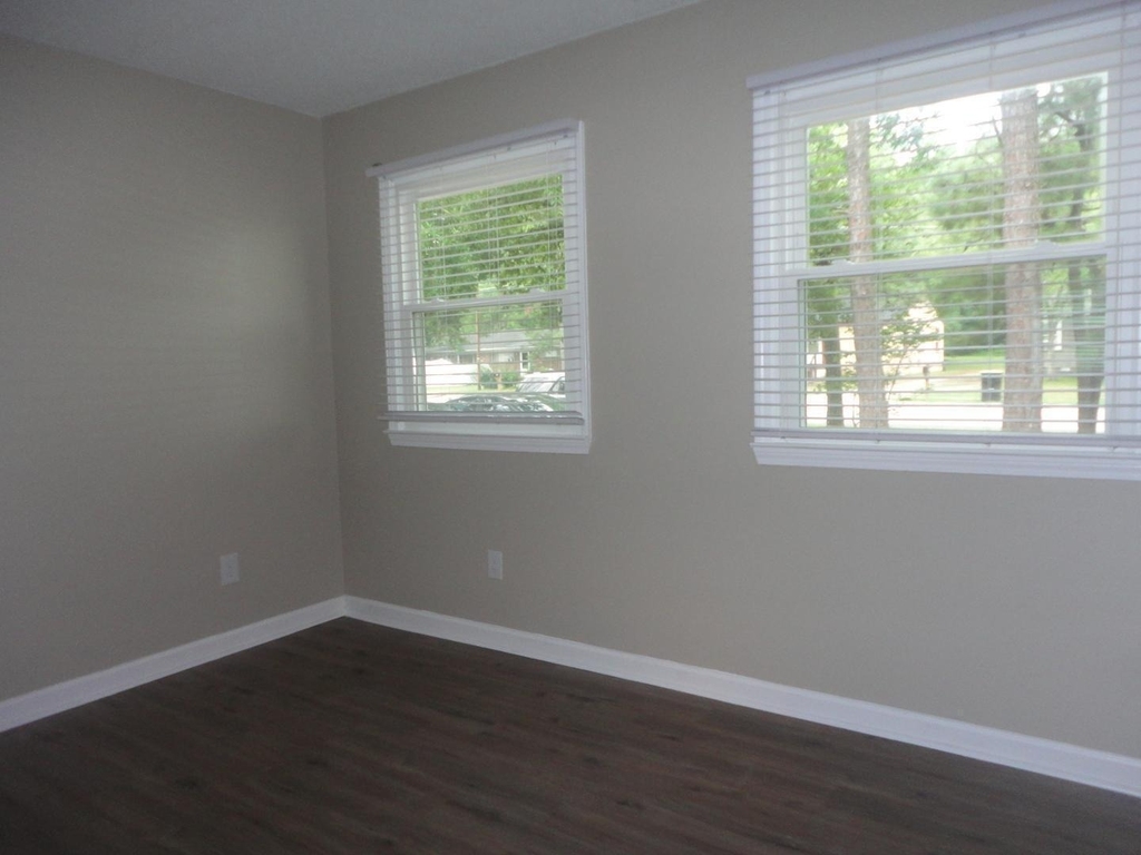 137 W Barbee Street - Photo 5