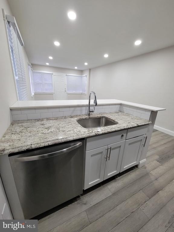 300 W Kings Highway - Photo 3