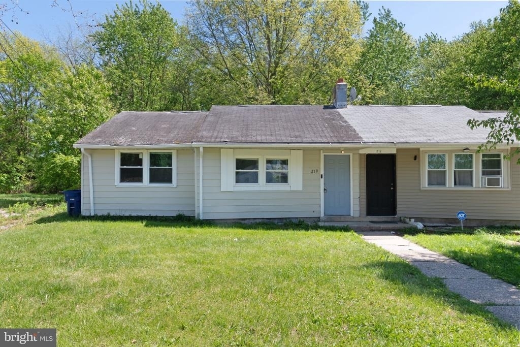 219 Kinsley Road - Photo 0