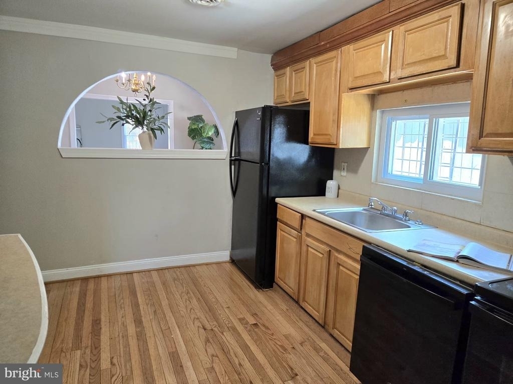 805 Eastern Avenue - Photo 2