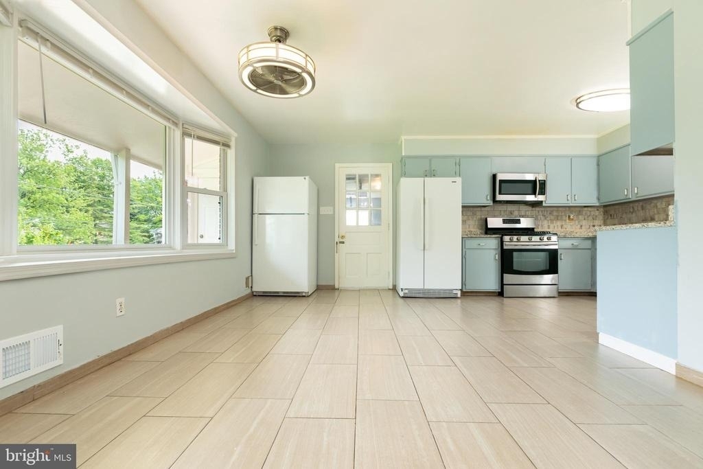 11506 Karen Drive - Photo 3