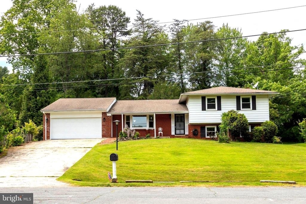 11506 Karen Drive - Photo 0
