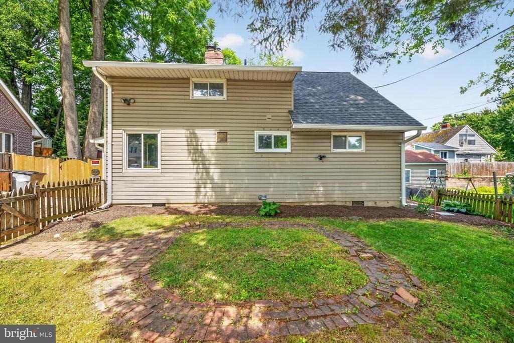 303 Nimitz Avenue - Photo 0
