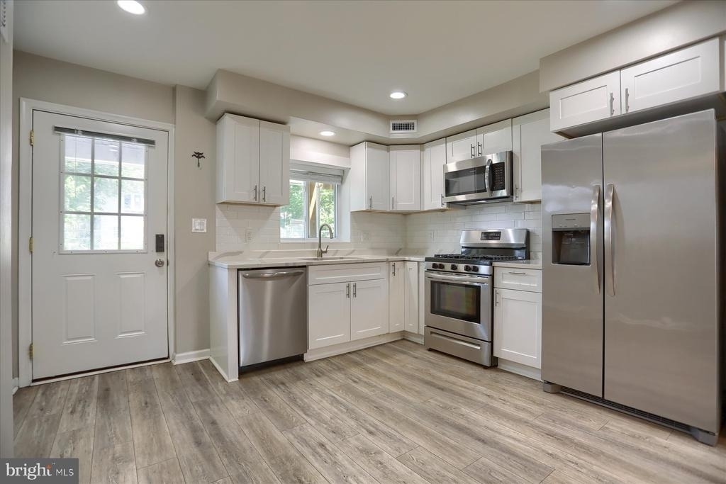 1207 Anglesea Street - Photo 6