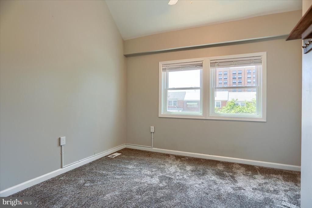 1207 Anglesea Street - Photo 8