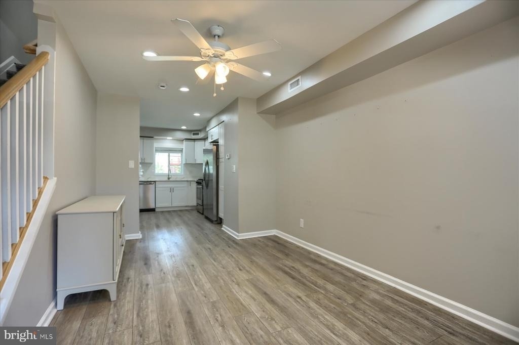 1207 Anglesea Street - Photo 2