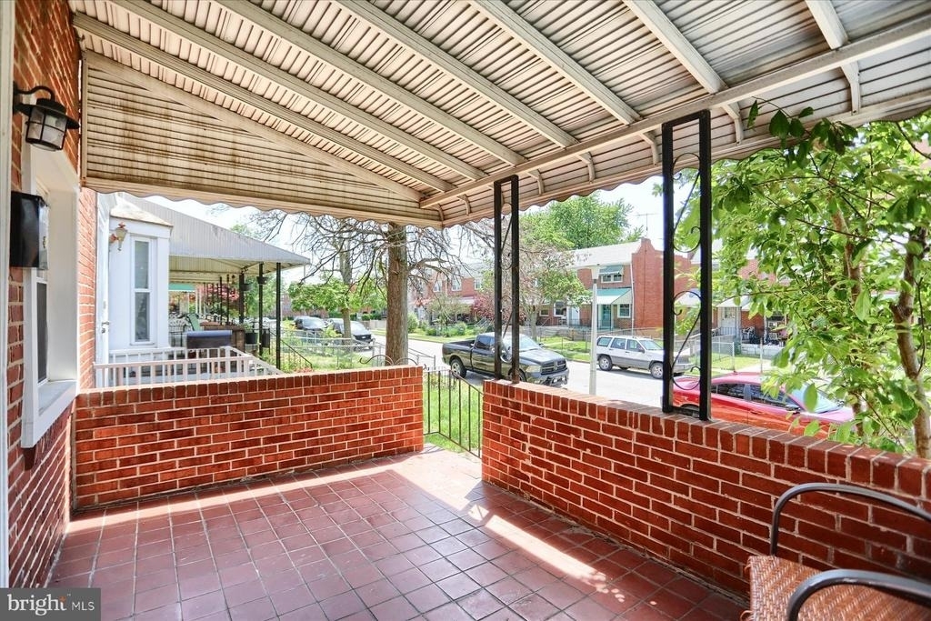 1207 Anglesea Street - Photo 1