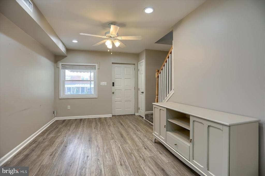 1207 Anglesea Street - Photo 4