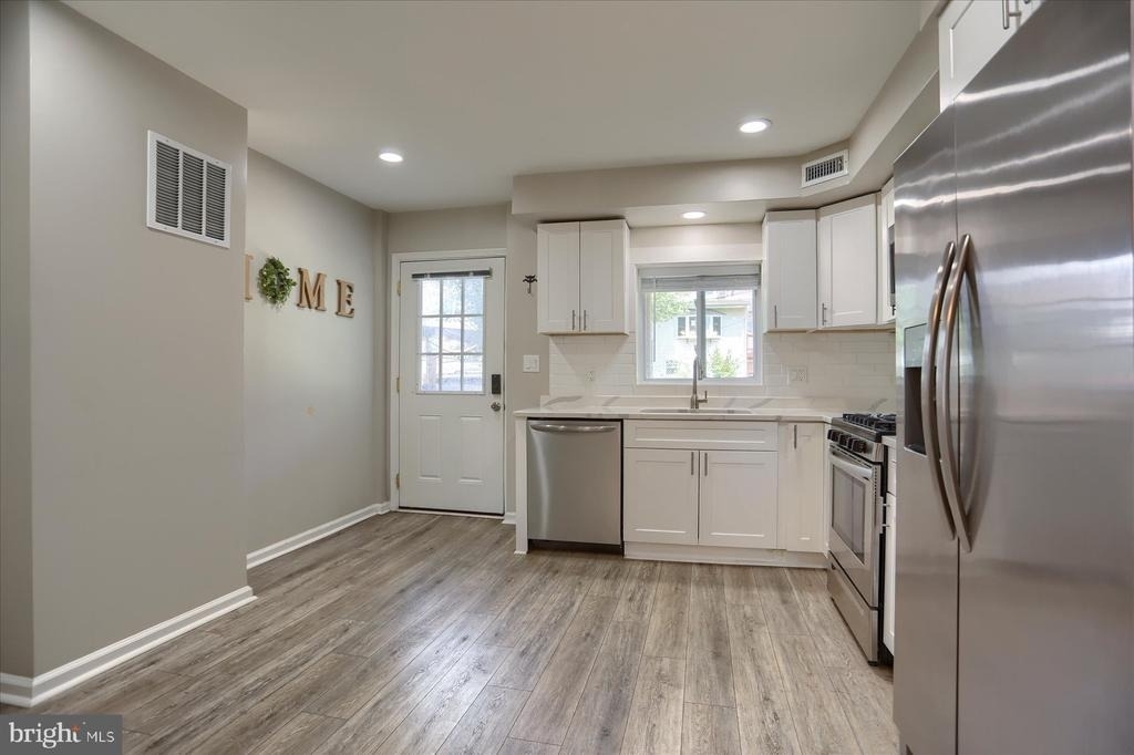 1207 Anglesea Street - Photo 5