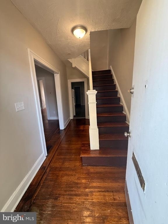 2859 W Garrison Avenue - Photo 2