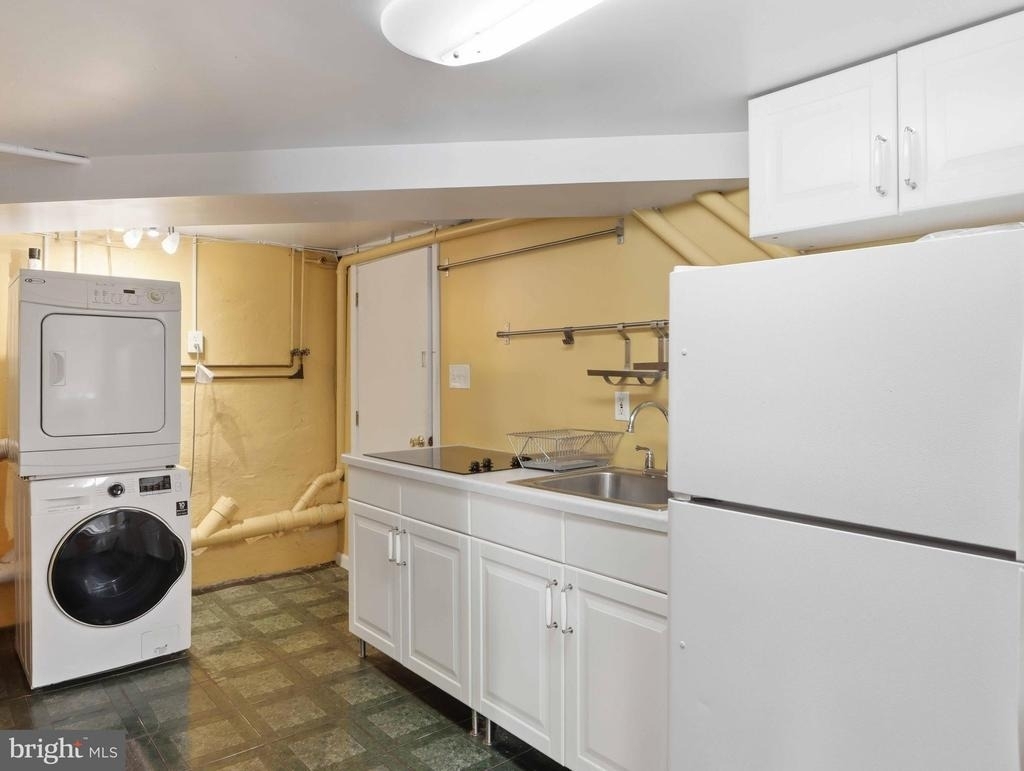 1435 Bolton Street - Photo 0