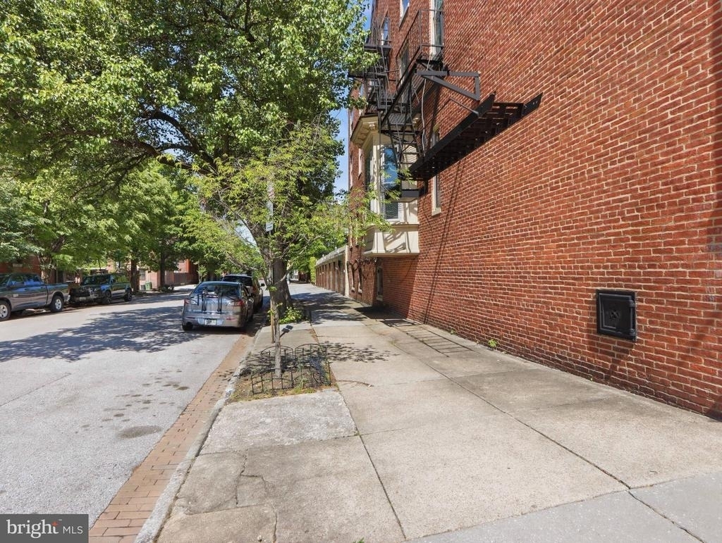 1435 Bolton Street - Photo 17