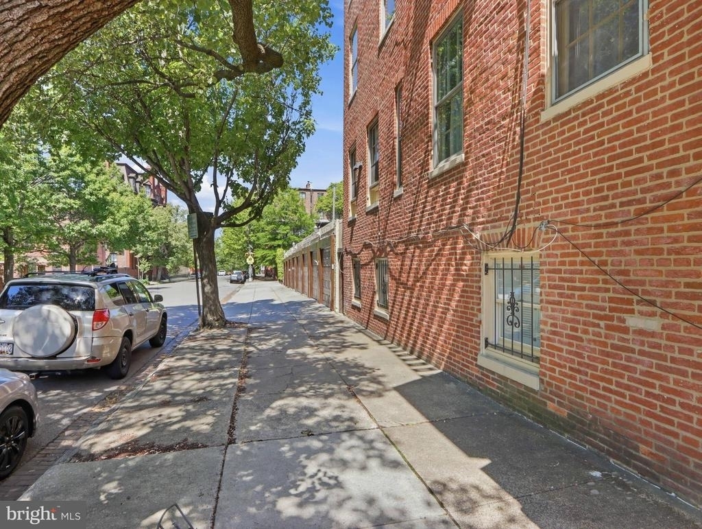 1435 Bolton Street - Photo 16