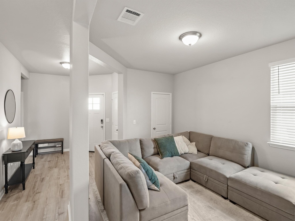 501 Dubina Ave - Photo 3