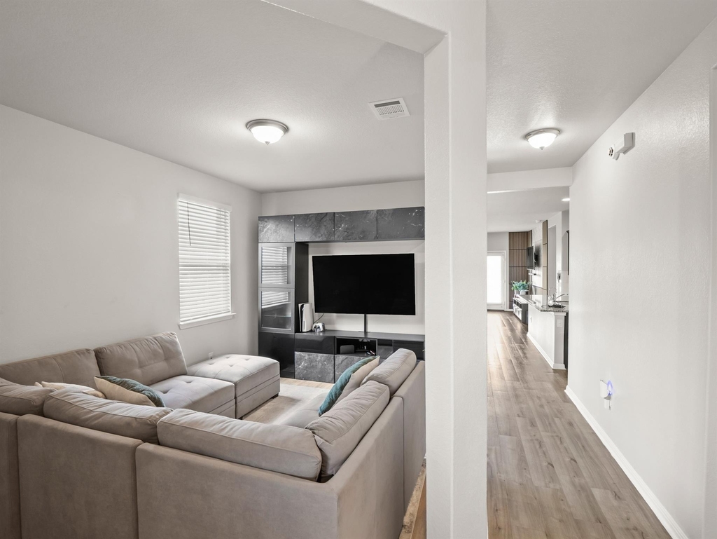 501 Dubina Ave - Photo 4