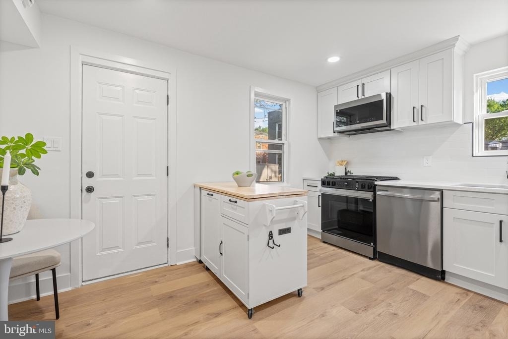 1019 President Street - Photo 6