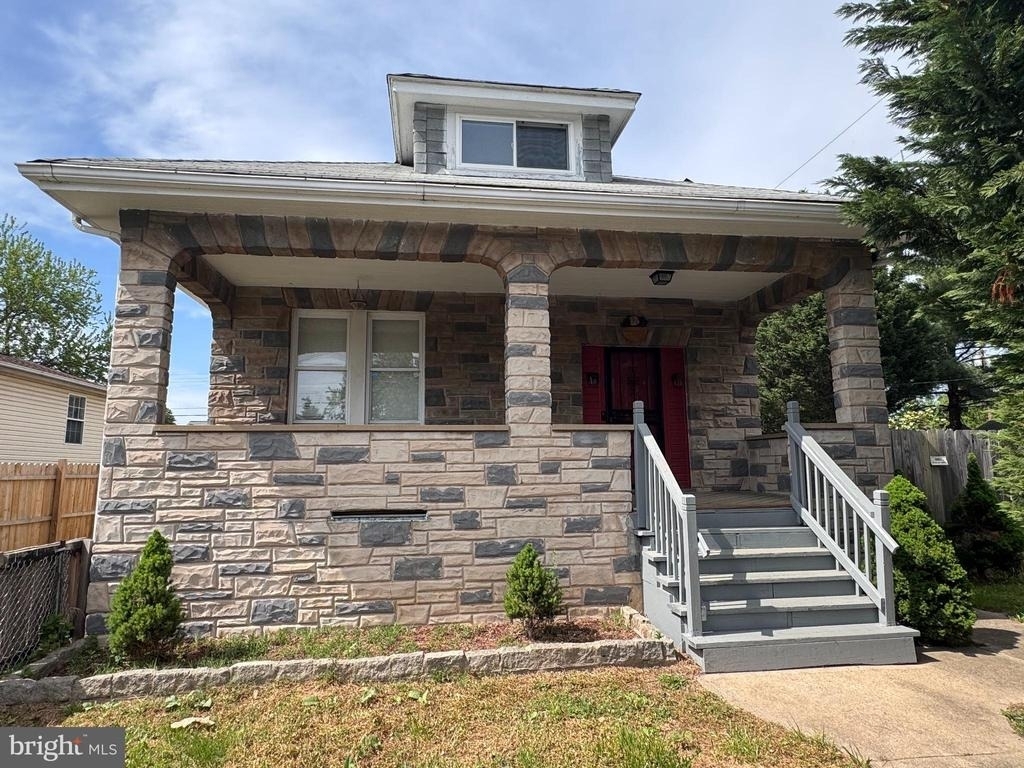 222 Townsend Avenue - Photo 0