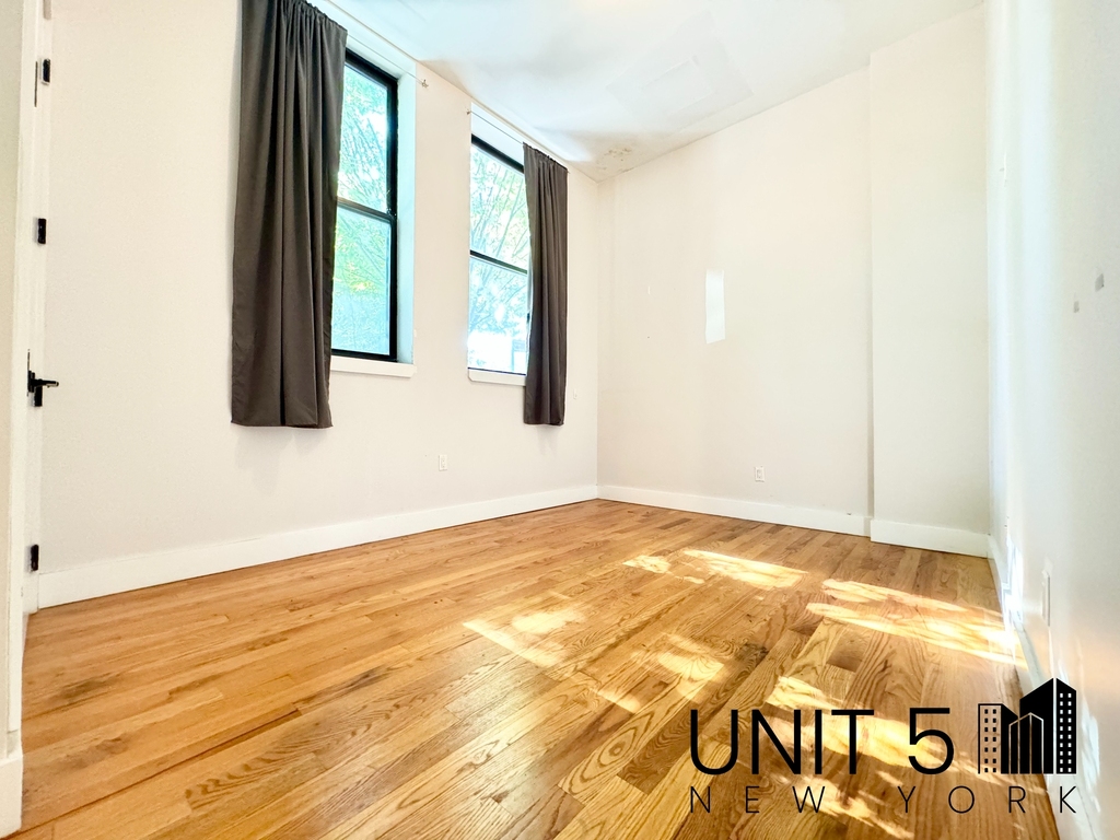 481 Evergreen Avenue - Photo 4
