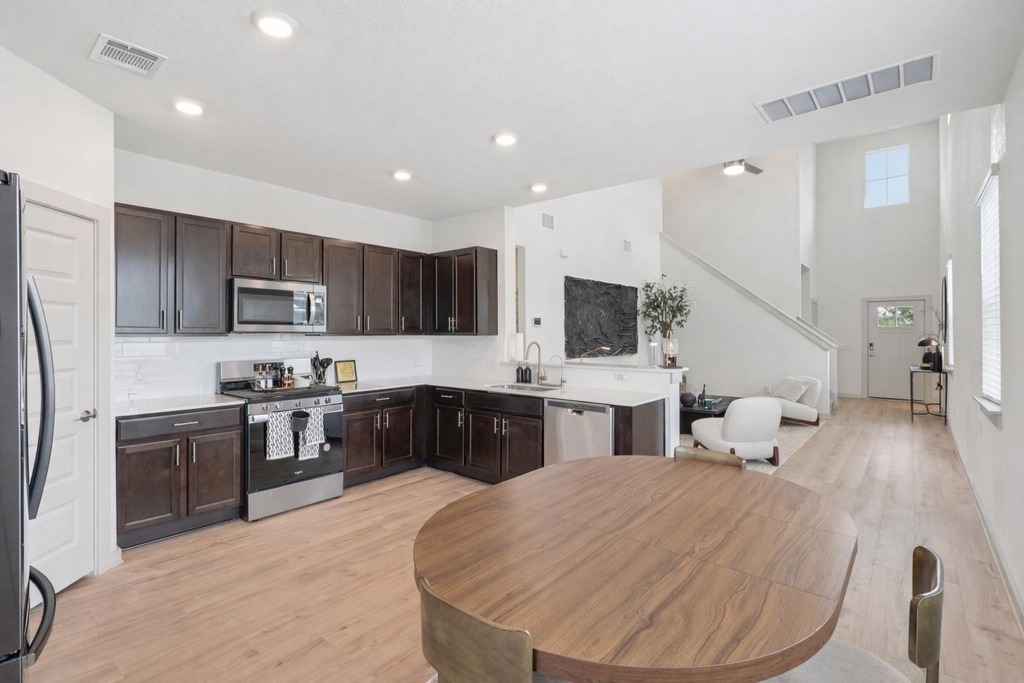 220 Merrick Rd - Photo 5
