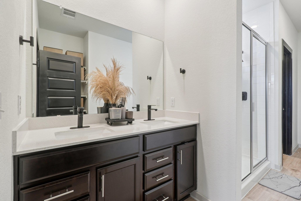 220 Merrick Rd - Photo 8