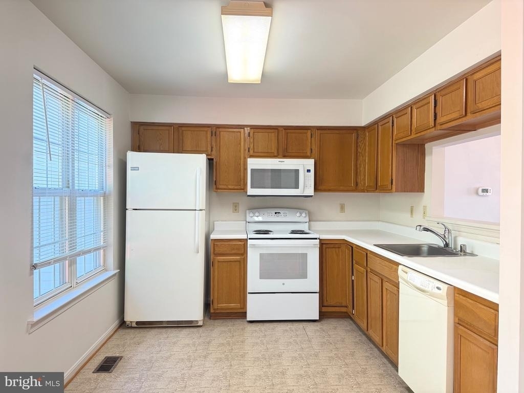 188 Pinecove Avenue - Photo 4