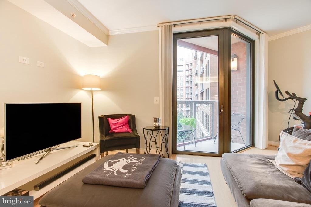 631 D Street Nw - Photo 8