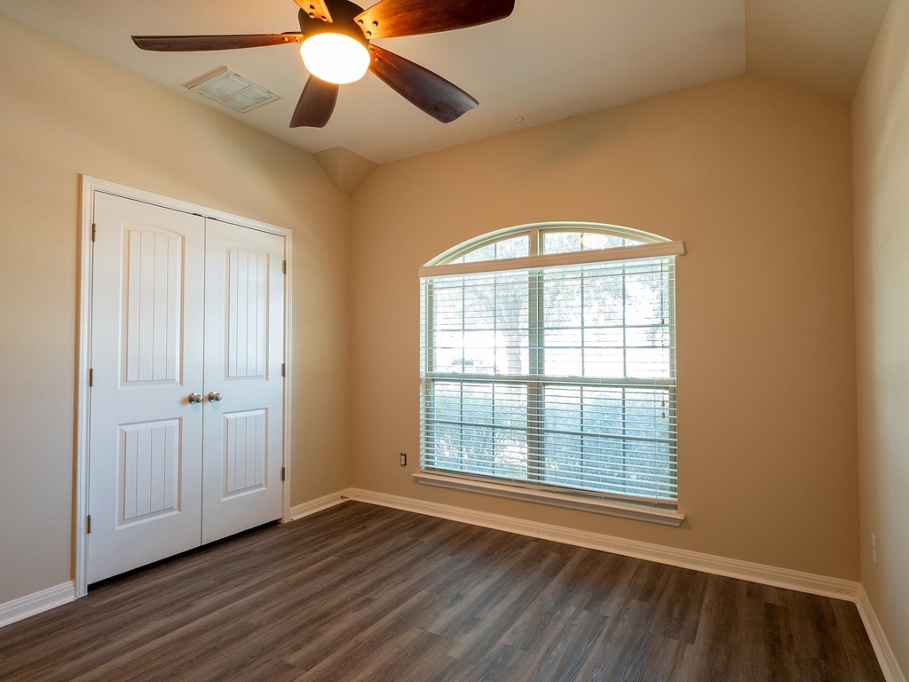 9509 Sydney Marilyn Ln - Photo 4