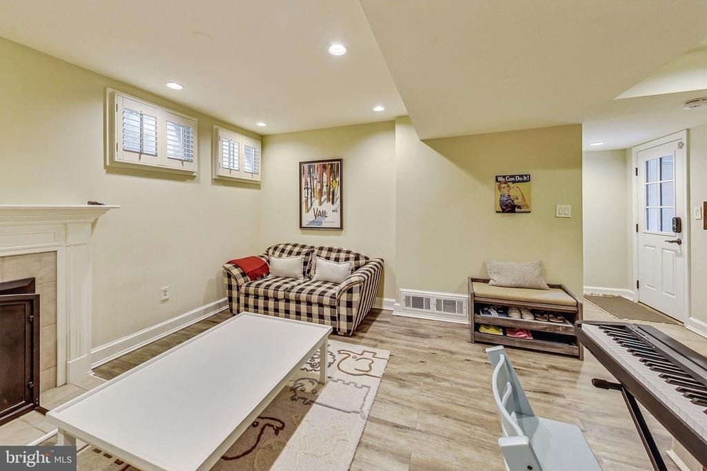 4831 Calvert Street Nw - Photo 33