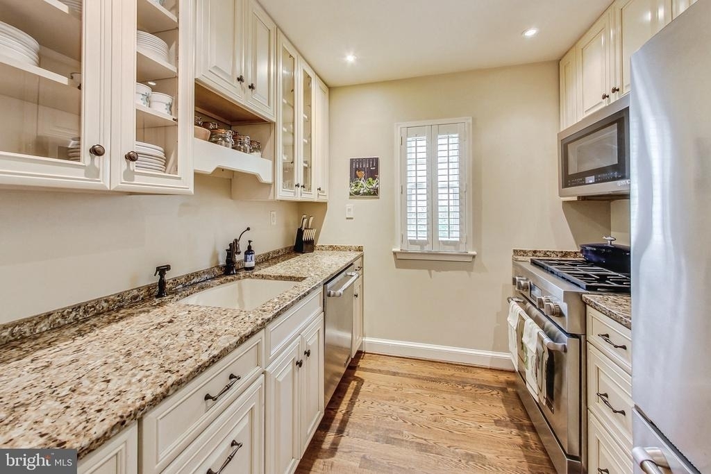 4831 Calvert Street Nw - Photo 13