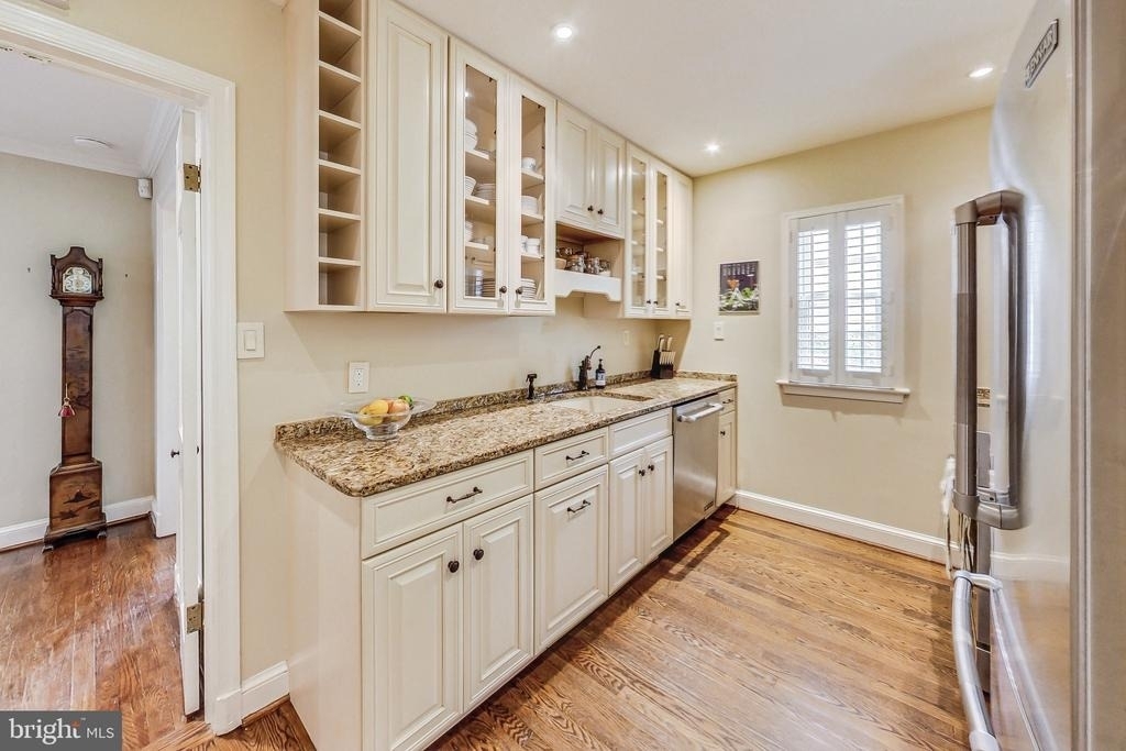 4831 Calvert Street Nw - Photo 12