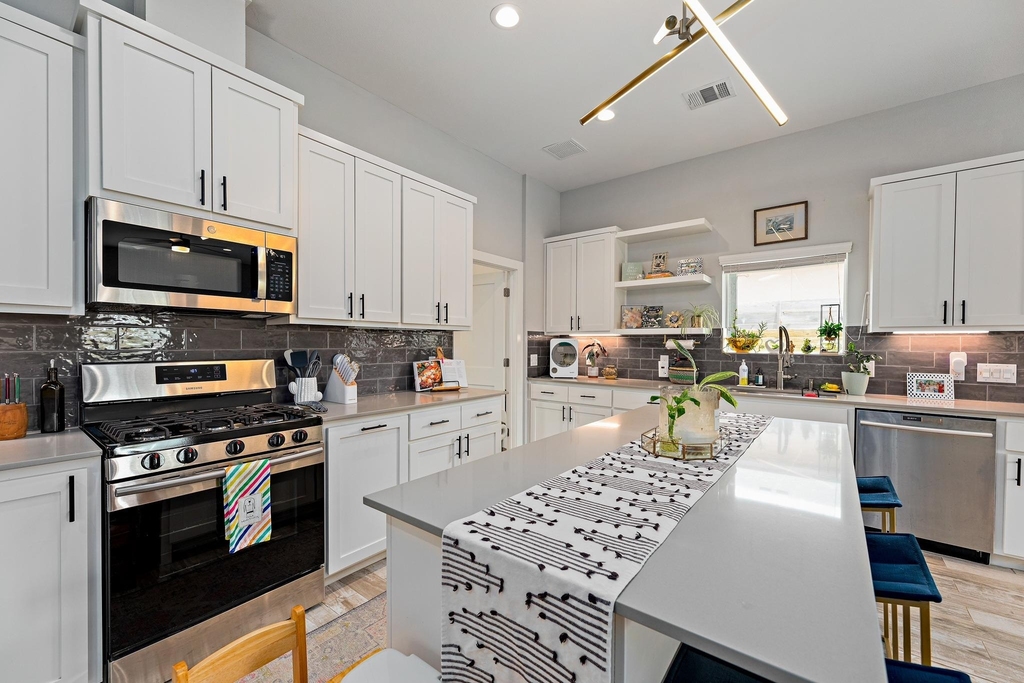 7600 Carver Ave - Photo 10