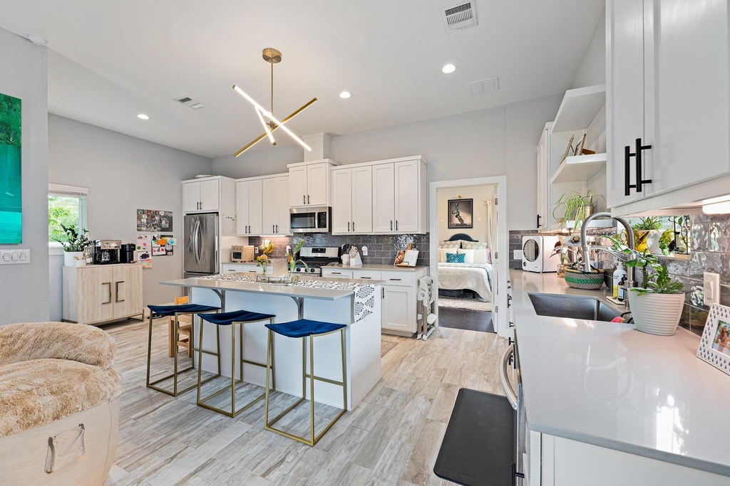 7600 Carver Ave - Photo 6