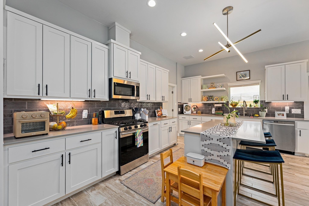 7600 Carver Ave - Photo 9
