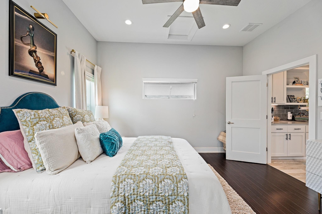 7600 Carver Ave - Photo 17