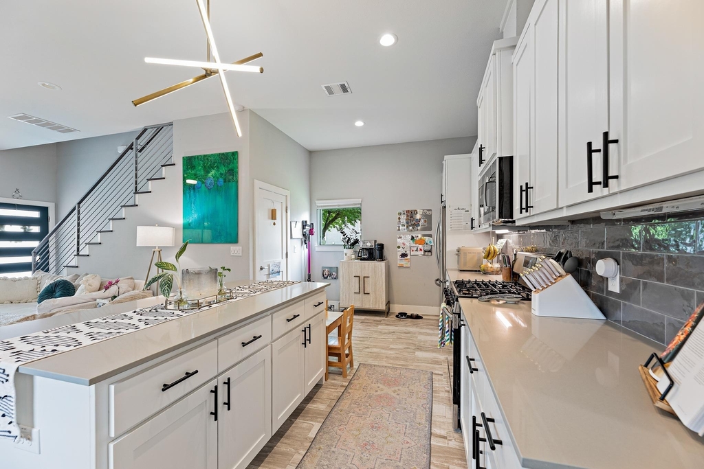 7600 Carver Ave - Photo 8
