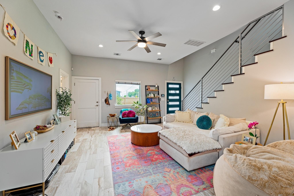 7600 Carver Ave - Photo 3