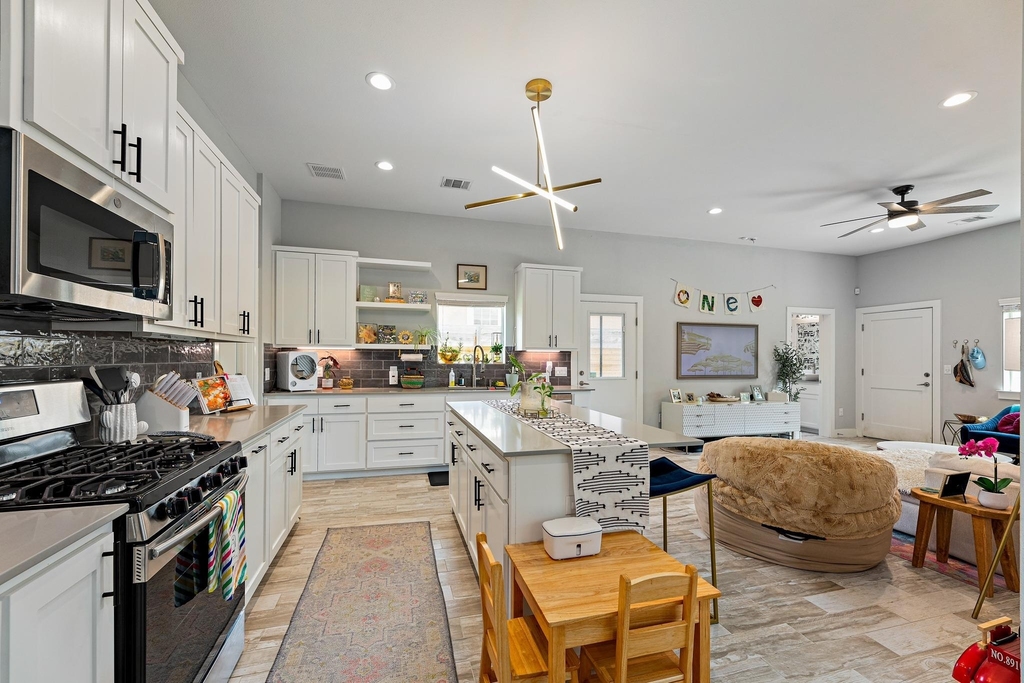 7600 Carver Ave - Photo 11