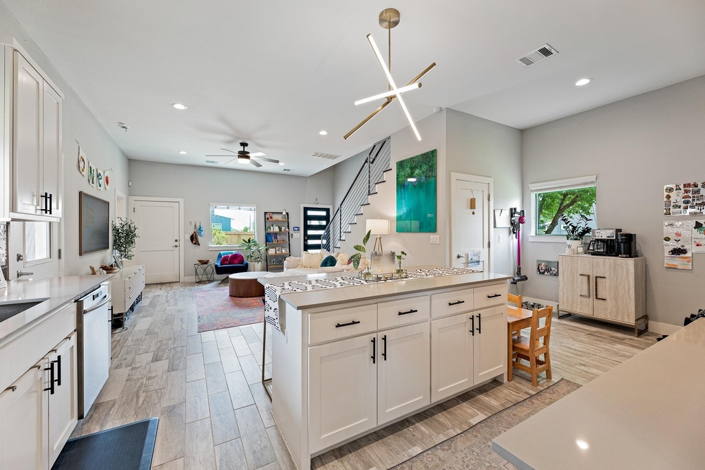 7600 Carver Ave - Photo 13