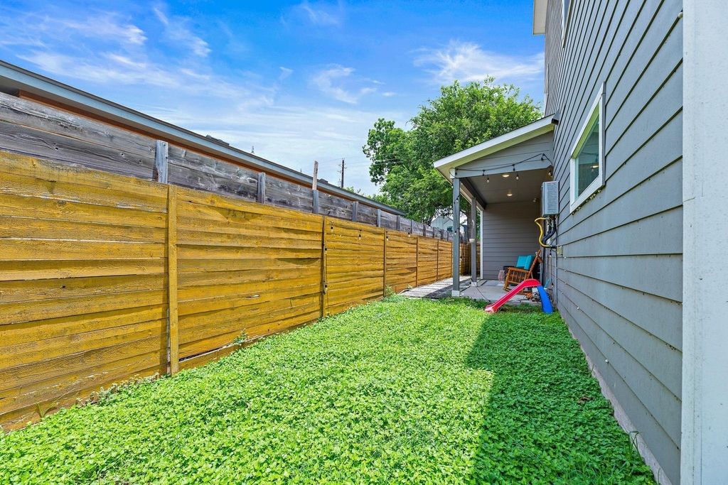 7600 Carver Ave - Photo 32