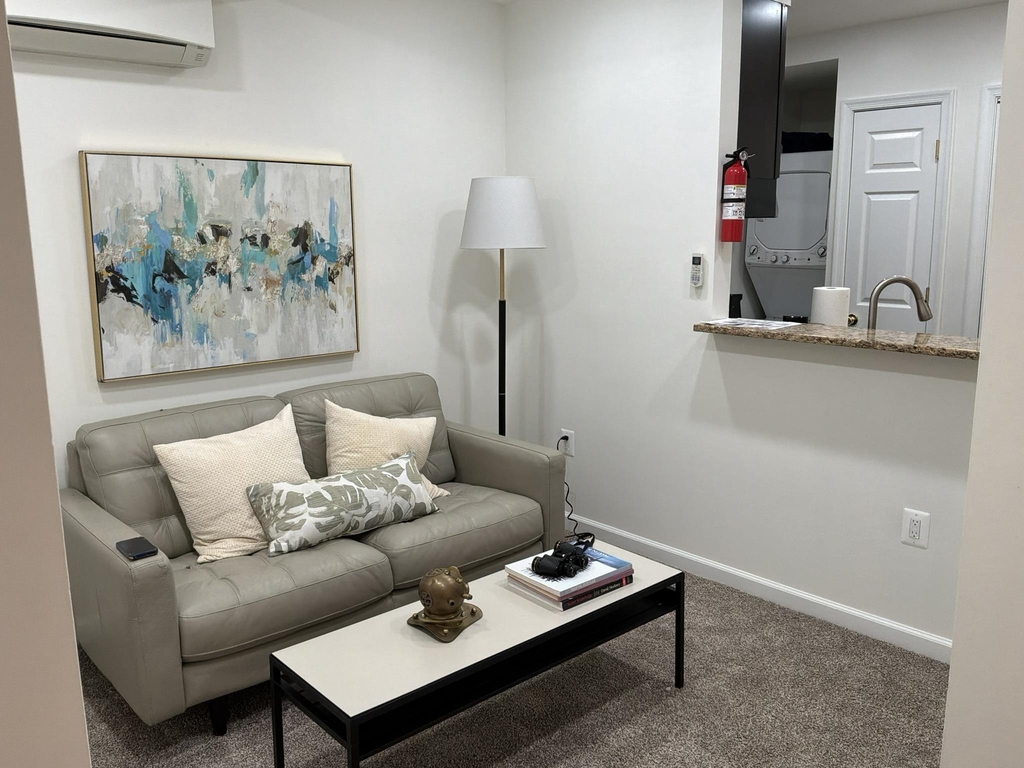 123 7th Street Ne - Photo 2