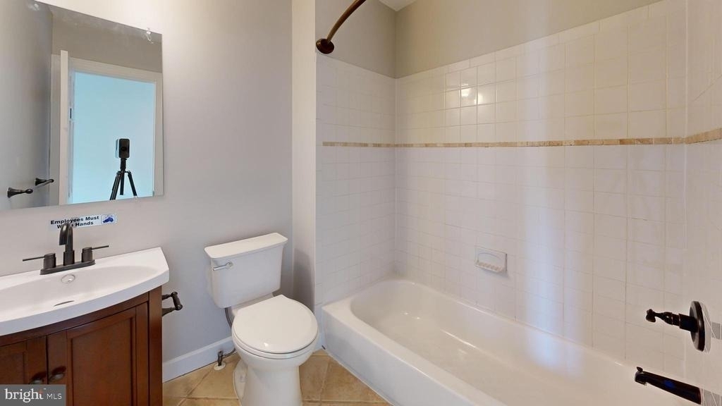 1214 U Street Se - Photo 2