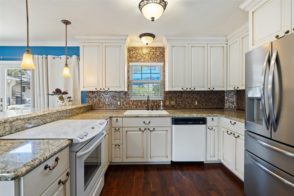 17700 N Rim Dr - Photo 32