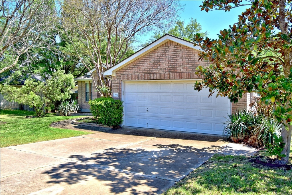 807 Wild Petunia Way - Photo 2