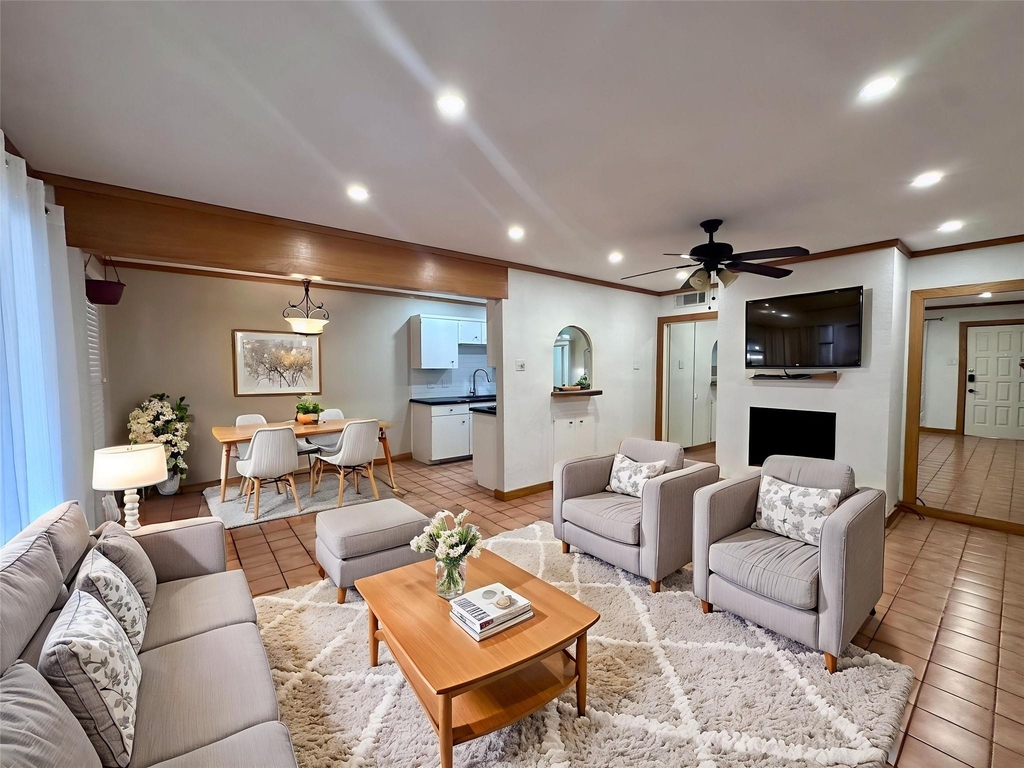 505 W 7th St - Photo 0