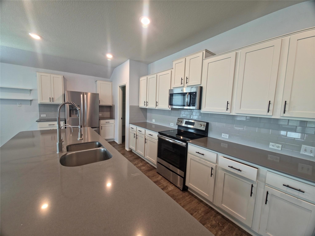 746 Carol Dr - Photo 4