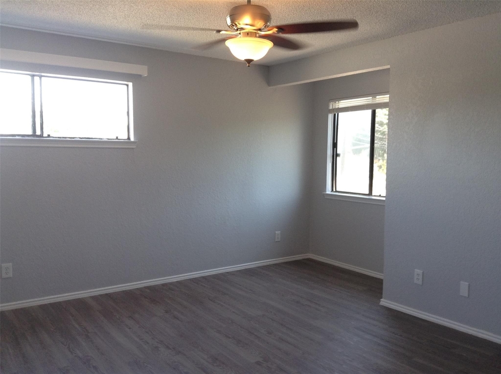 2001 Kenneth Ave - Photo 10