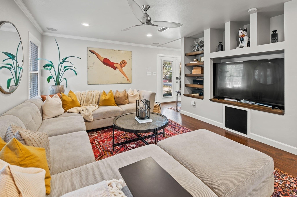 1113 W Oltorf St - Photo 3