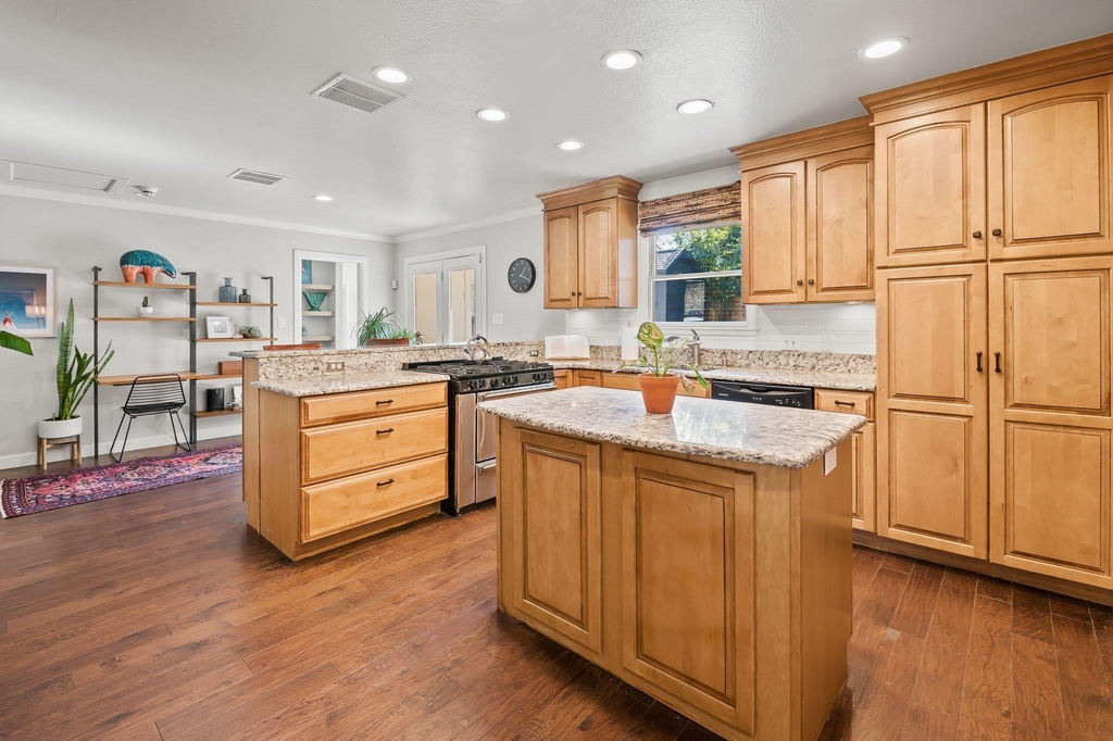 1113 W Oltorf St - Photo 4